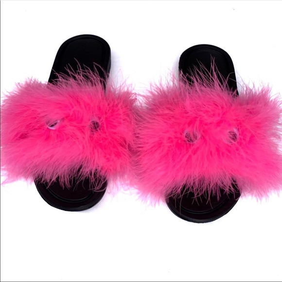 New Kids Girls Fuzzy Pink Slide Sandals size 5 / 6 - Picture 3 of 5